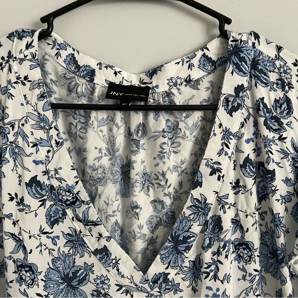 Jones New York Light Blue Floral V Neck Short Sleeve Blouse - Picture 4 of 5